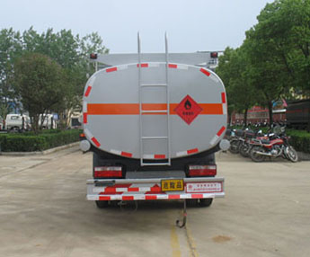 國(guó)四油罐車--楚勝牌CSC5080GYY4型運(yùn)油車