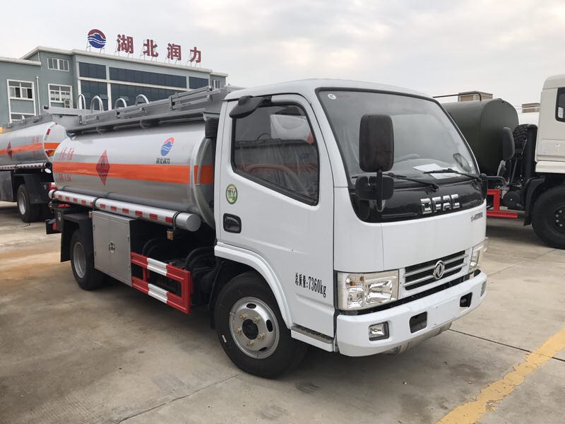 5噸運(yùn)油車圖片 5噸運(yùn)油車圖片