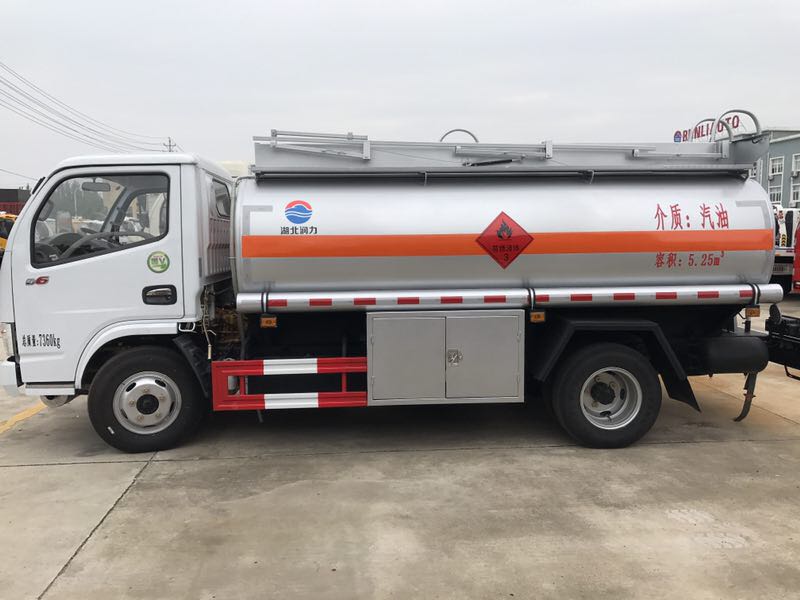 5噸運(yùn)油車圖片 5噸運(yùn)油車圖片