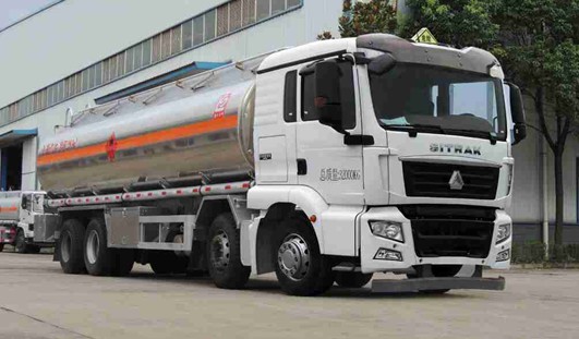 重汽汕德卡前四后八鋁合金油罐車(chē)圖片