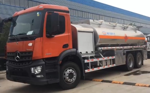 奔馳6×4后雙橋飛機(jī)加油車圖片