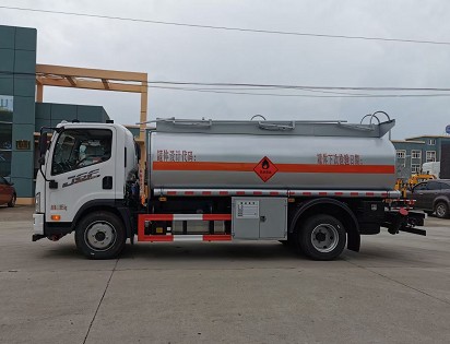 國(guó)六解放8噸油罐車多方位圖片 國(guó)六解放8噸油罐車多方位圖片