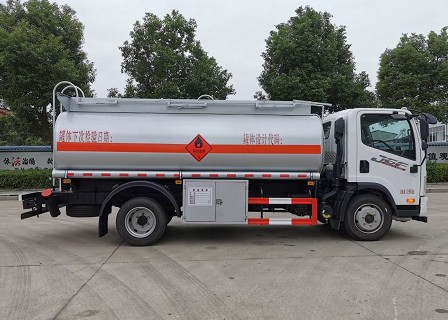 國(guó)六解放8噸油罐車多方位圖片 國(guó)六解放8噸油罐車多方位圖片