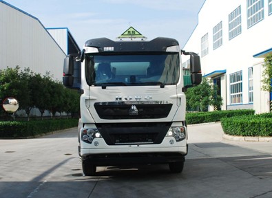 國六重汽豪沃24.3方油罐車