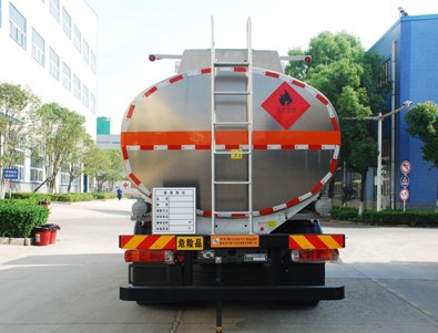 國六重汽豪沃24.3方油罐車