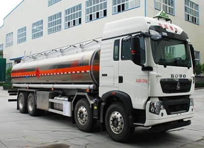 國(guó)六重汽豪沃26方鋁合金運(yùn)油車