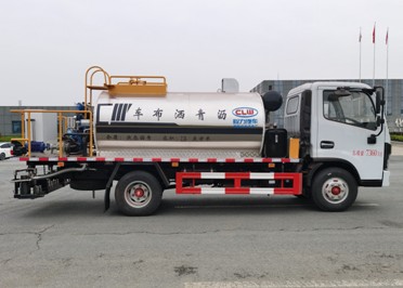 4.2立方標(biāo)準(zhǔn)型瀝青灑布車(chē) 4.2立方標(biāo)準(zhǔn)型瀝青灑布車(chē)