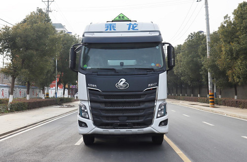 東風(fēng)柳汽乘龍8X4腐蝕品罐式�；嚕�8類）