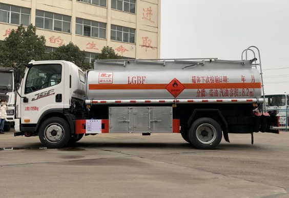國(guó)六解放(J6F)7噸油罐車|加油車 國(guó)六解放(J6F)7噸油罐車|加油車