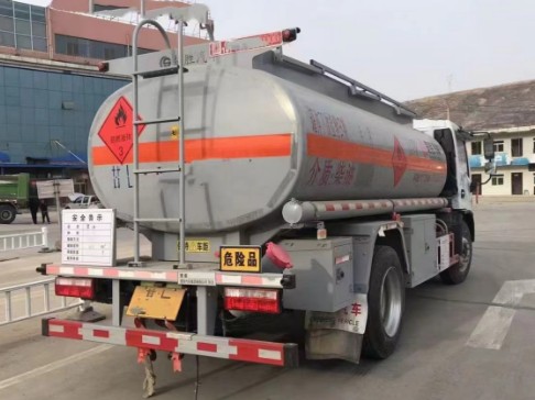 二手8噸油罐車，甘肅牌照！