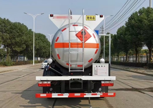 東風(fēng)大多利卡8.1方易燃液體罐式運(yùn)輸車(chē)_潤(rùn)知星牌SCS5120GRYEQ6型易燃液體罐式運(yùn)輸車(chē) 東風(fēng)大多利卡8.1方易燃液體罐式運(yùn)輸車(chē)_潤(rùn)知星牌SCS5120GRYEQ6型易燃液體罐式運(yùn)輸車(chē)