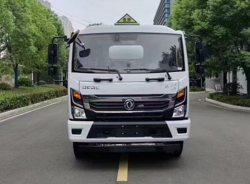 東風(fēng)T17寬體駕駛室8噸油罐車_8噸流動加油車廠家