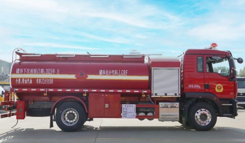 消防紅重汽汕德卡10噸加油車_潤(rùn)知星牌SCS5184GJYZZ6型加油車 消防紅重汽汕德卡10噸加油車_潤(rùn)知星牌SCS5184GJYZZ6型加油車