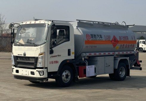 重汽豪沃7.5方加油車_楚勝牌CSC5097GJYZ6型加油車